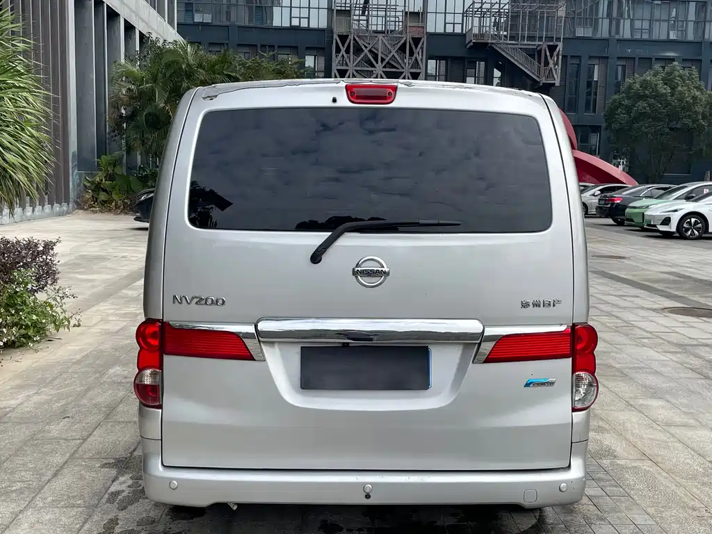 NISSAN NV200