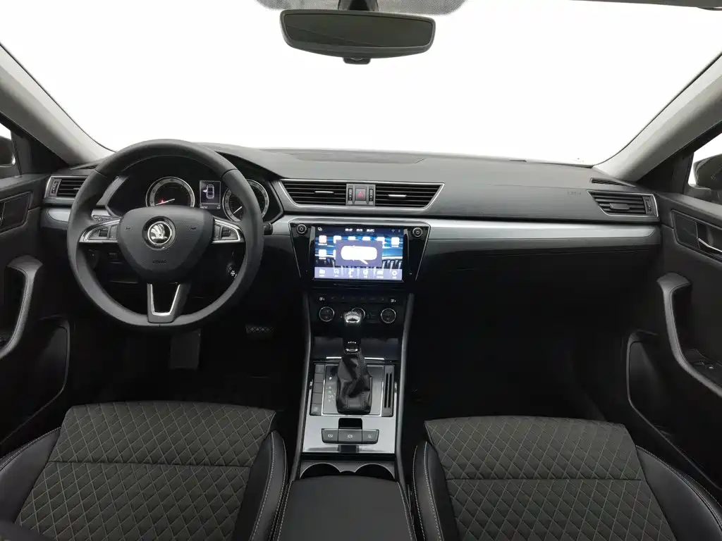 Skoda Superb — миниатюра 5