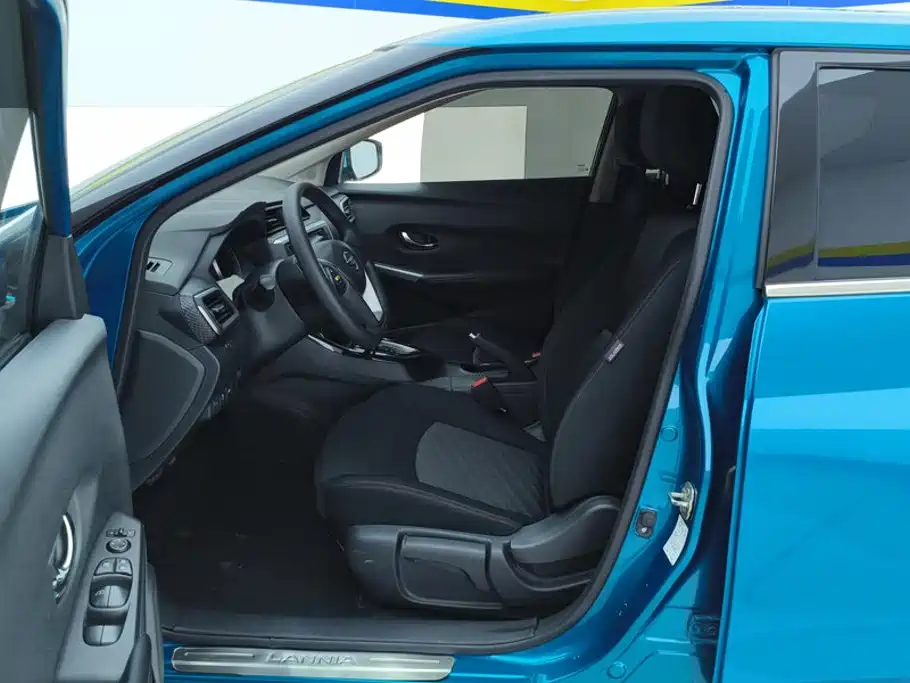 Nissan Bluebird — миниатюра 9