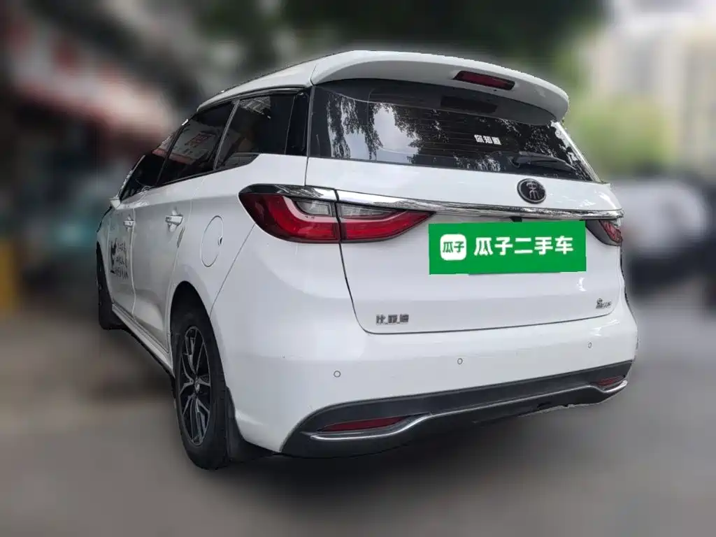 BYD MAX — миниатюра 25