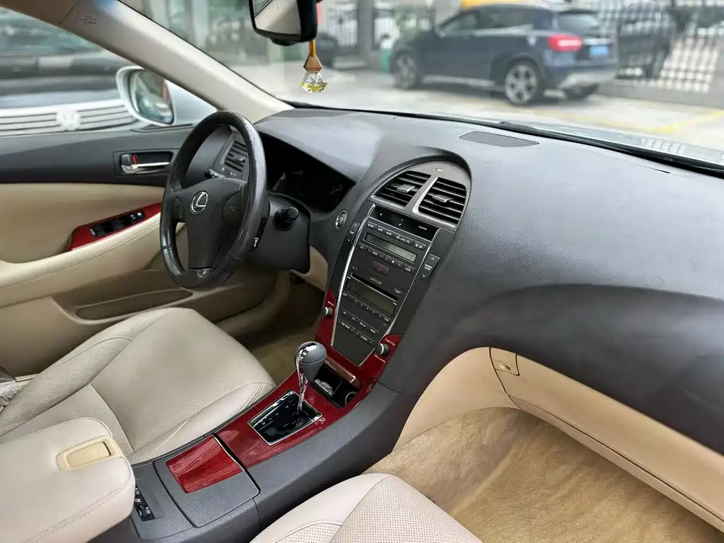 Lexus ES — миниатюра 7