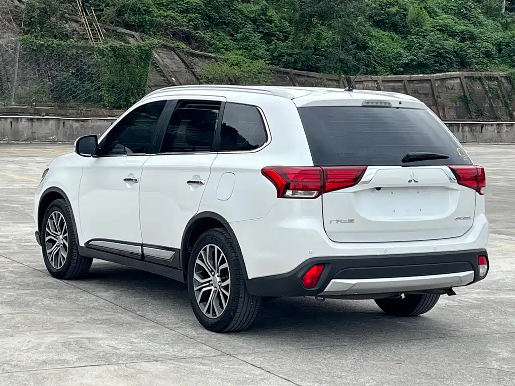 Mitsubishi Outlander — миниатюра 3