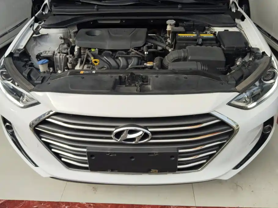 Hyundai Elantra — миниатюра 10