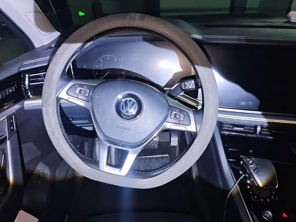 Volkswagen Touareg — миниатюра 7