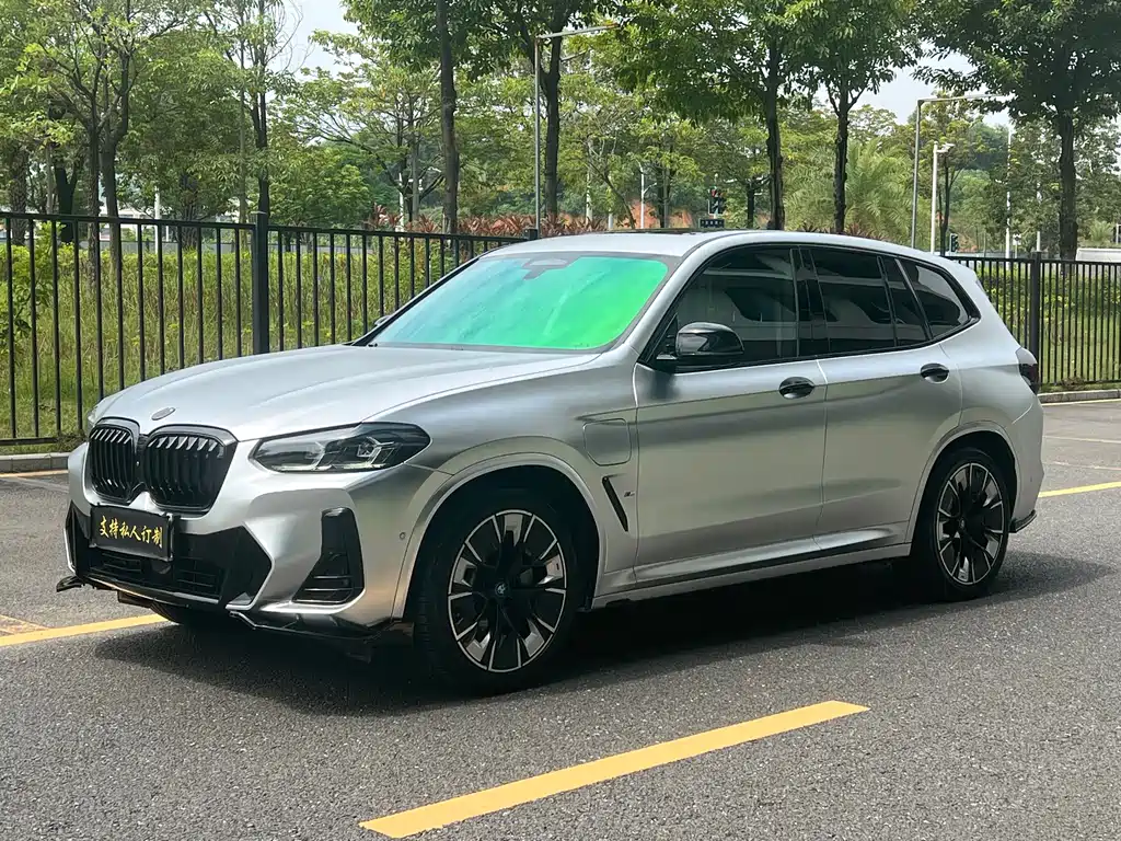 BMW iX3