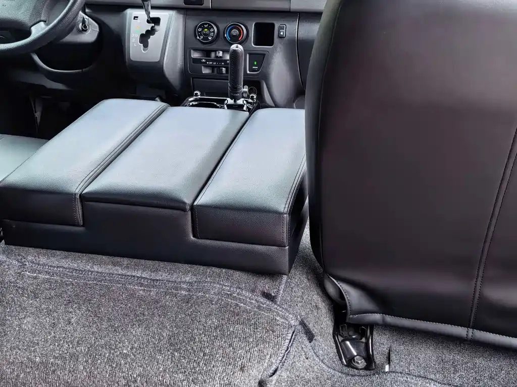 Toyota Hiace — миниатюра 9