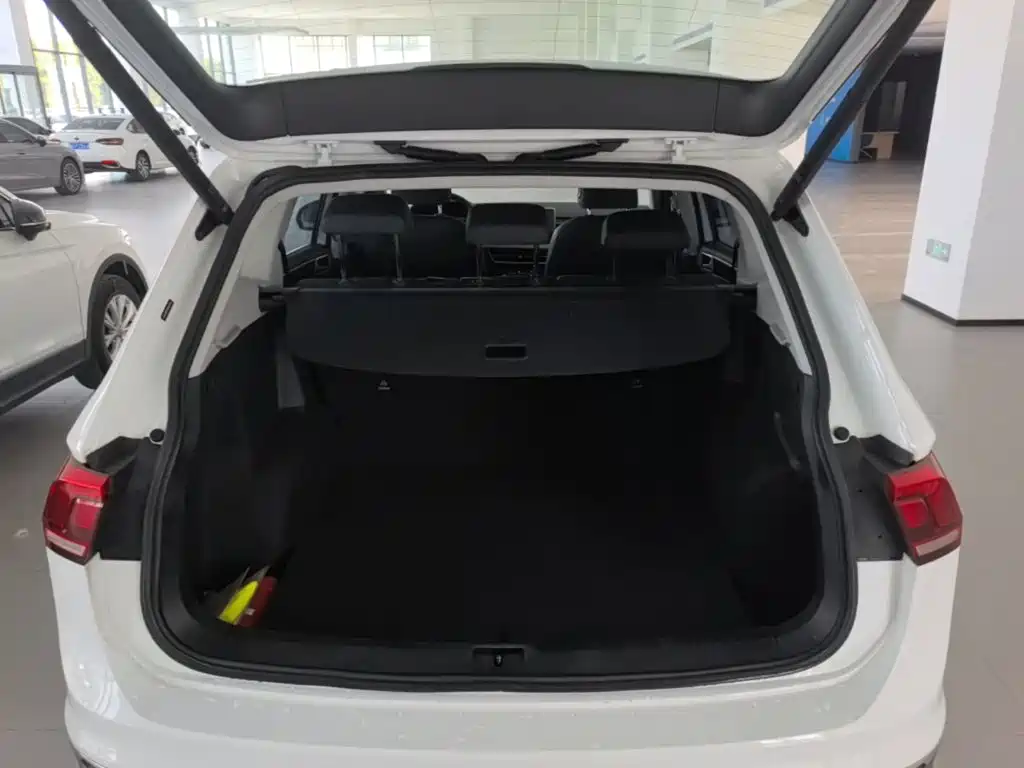 Volkswagen Tiguan L — миниатюра 19