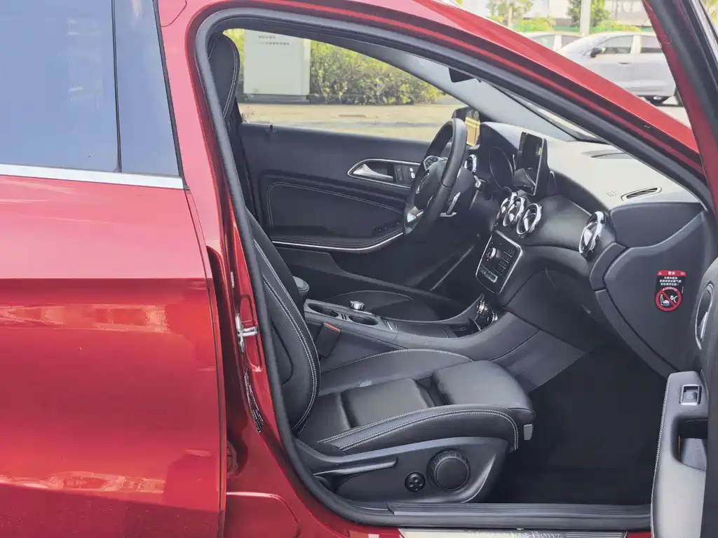 Mercedes-Benz GLA — миниатюра 12