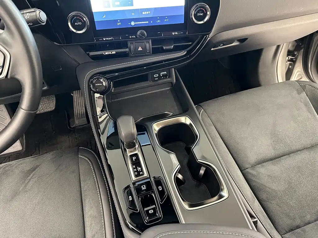 Lexus NX — миниатюра 19