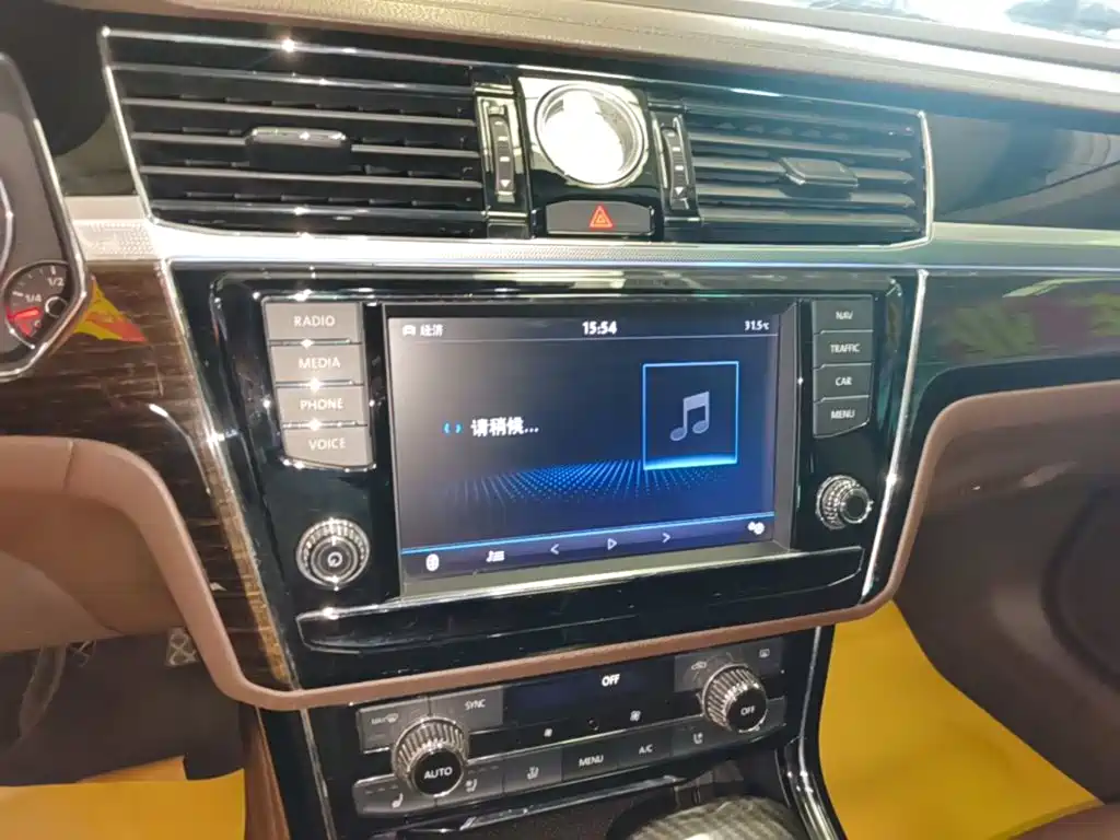 Volkswagen Phideon — миниатюра 13