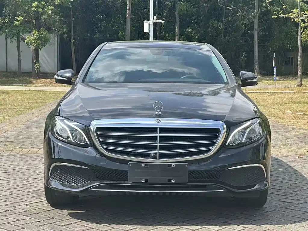 Mercedes-Benz E-Class — миниатюра 2