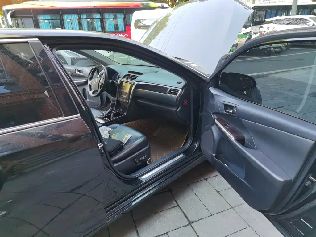 Toyota Camry — миниатюра 18