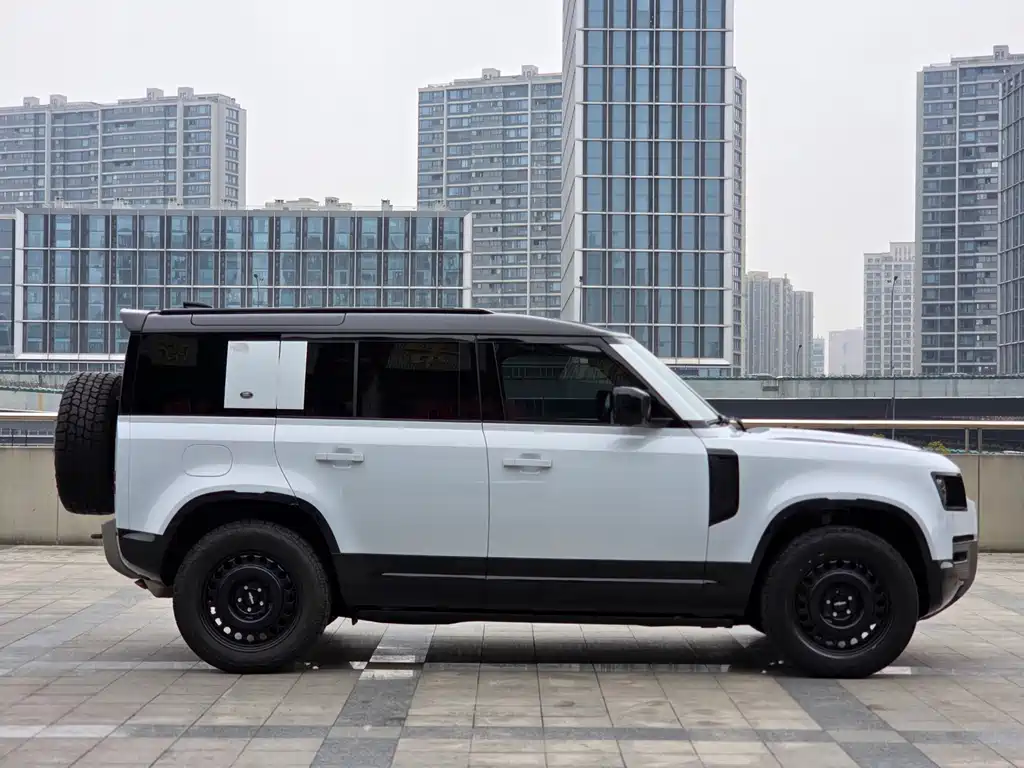 LAND ROVER DEFENDER