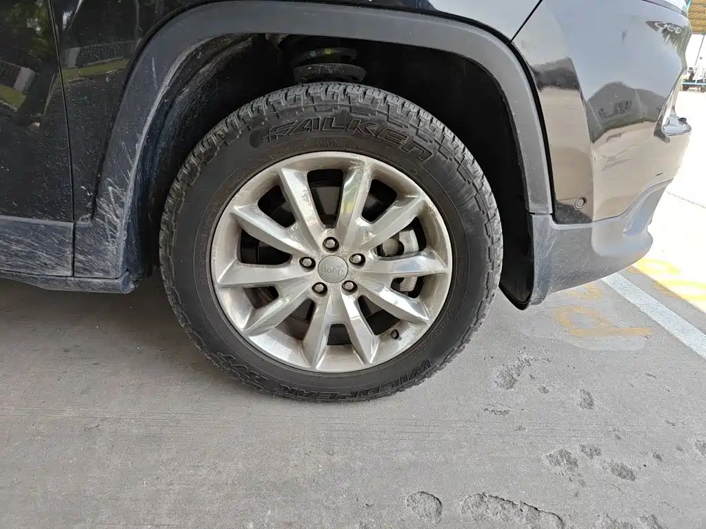 Jeep Cherokee — миниатюра 8