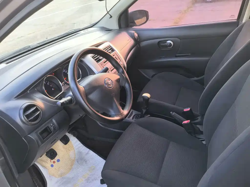 Nissan Livina — миниатюра 8