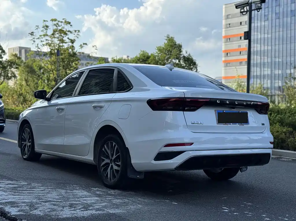 Geely Emgrand 2022 4 1.5L CVT Elite