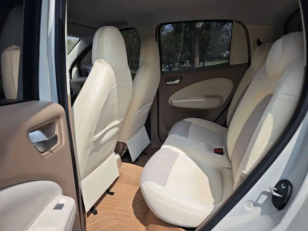 Wuling MINIEV — миниатюра 9