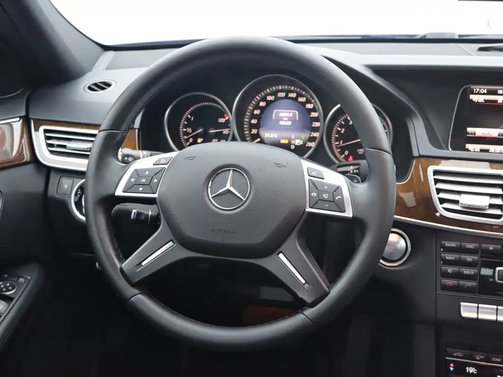 Mercedes-Benz E-Class — миниатюра 16