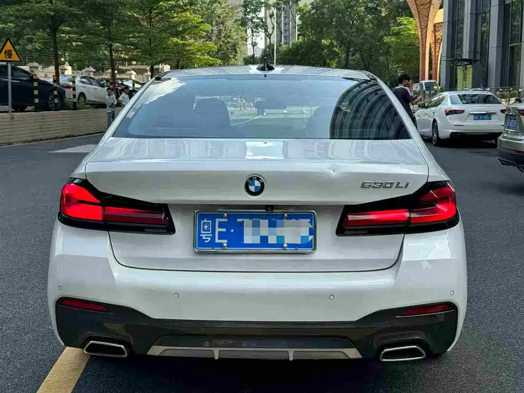 BMW 5 Series — миниатюра 5