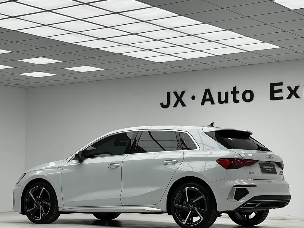 Audi A3 1.4 л 2022 г. Белый, пробег 41000 км