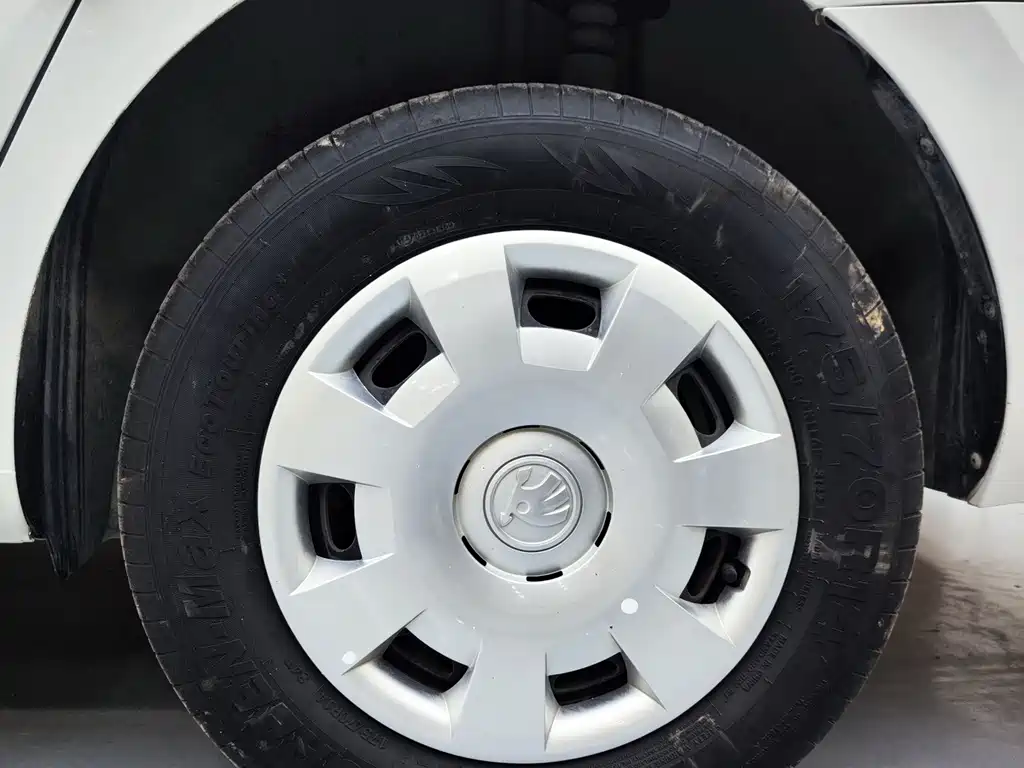Skoda Rapid — миниатюра 13