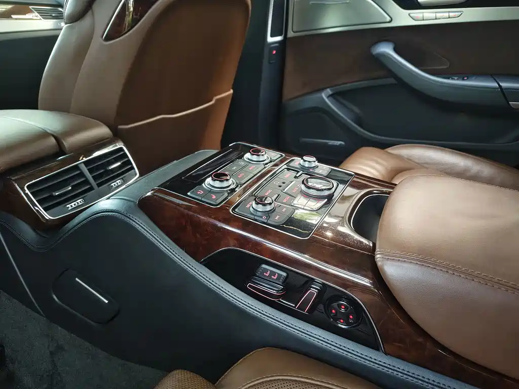 Audi A8 — миниатюра 9