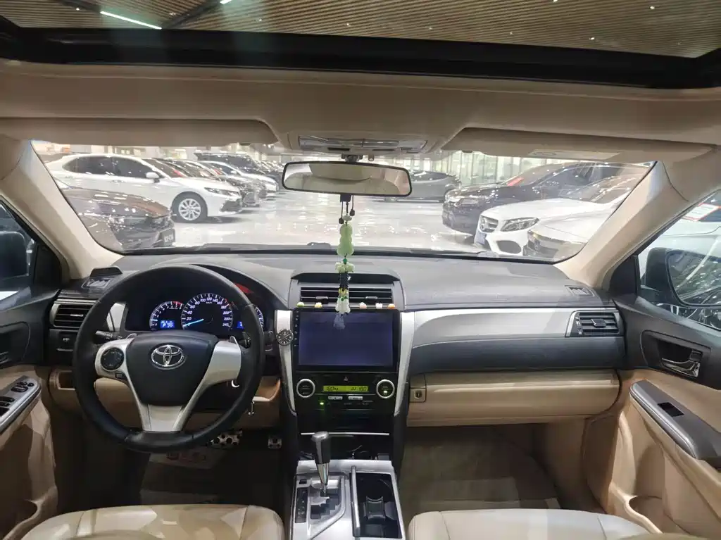 Toyota Camry — миниатюра 12
