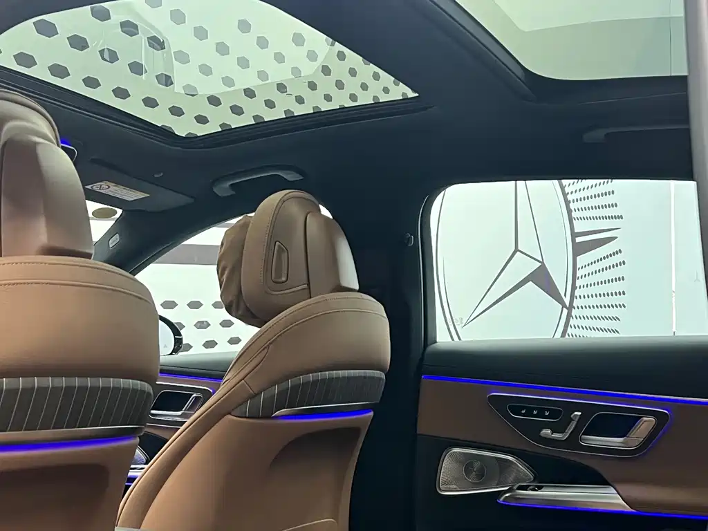 Mercedes-Benz E-Class — миниатюра 8