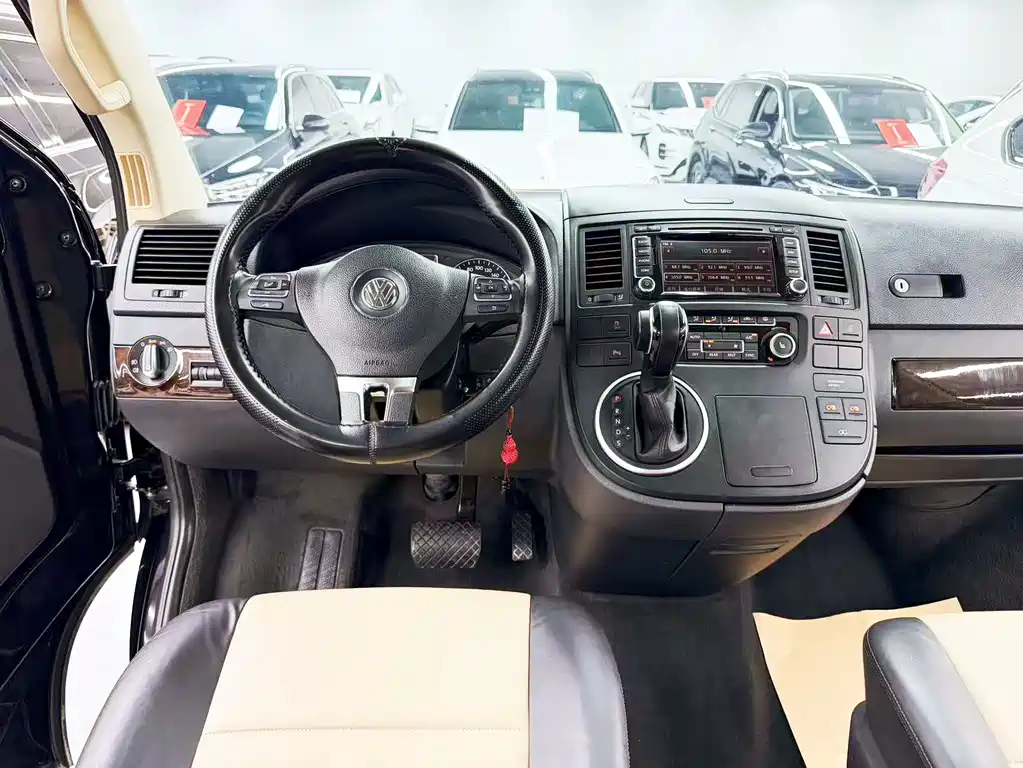 Volkswagen Multivan — миниатюра 10