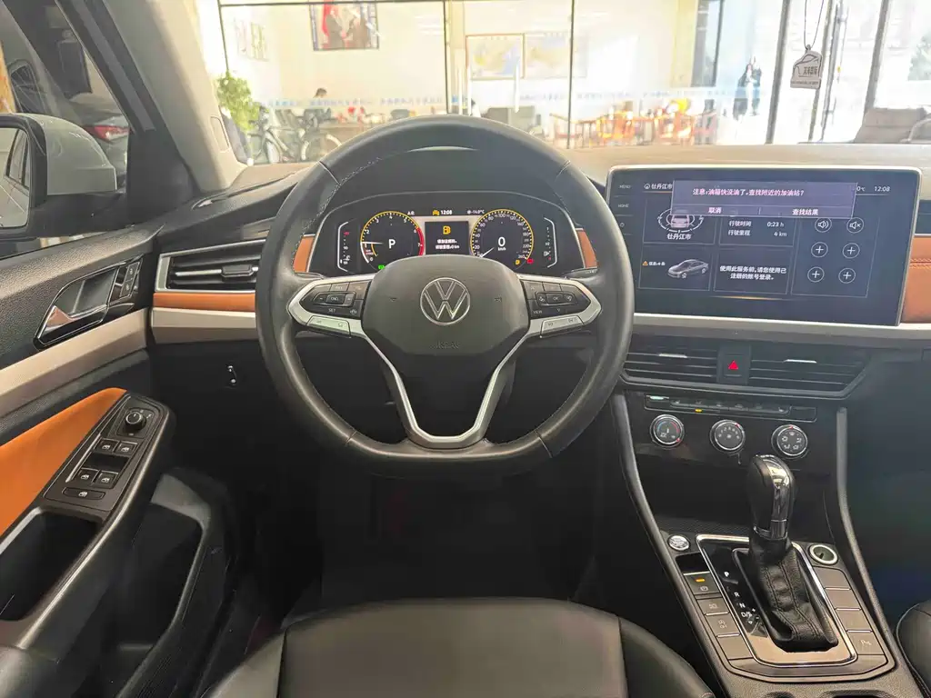 VOLKSWAGEN BORA