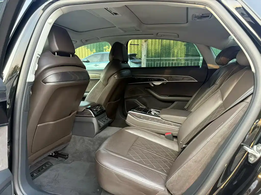 Audi A8 — миниатюра 6