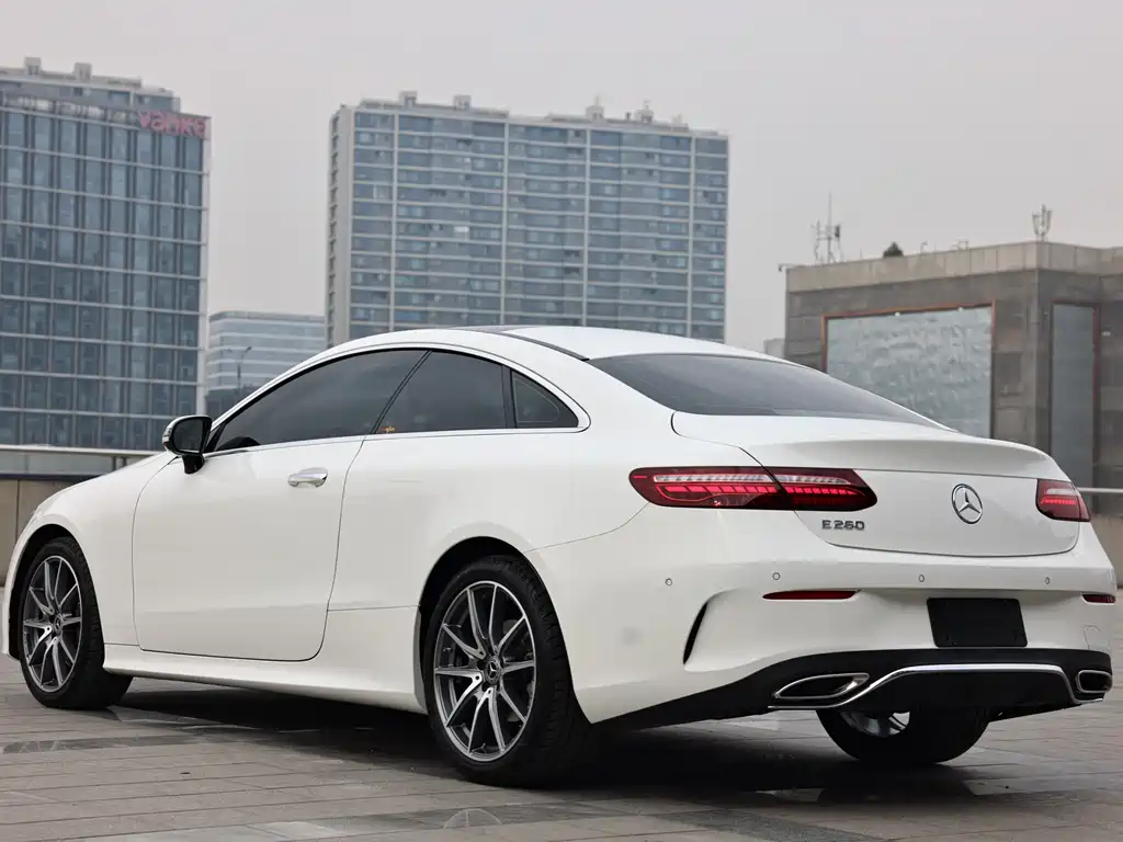 MERCEDES-BENZ E CLASS