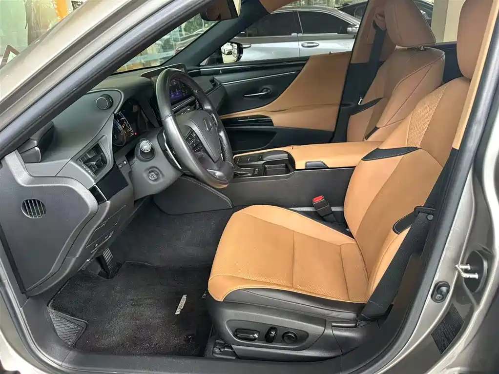 Lexus ES 2021 200