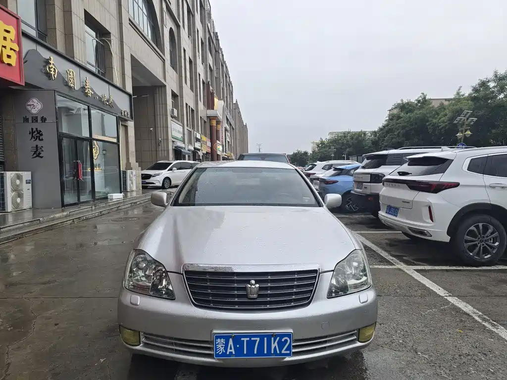 Toyota Crown — миниатюра 2