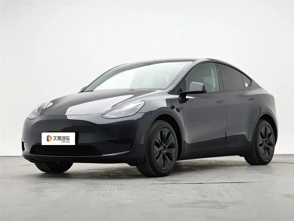 Tesla Model Y 2025