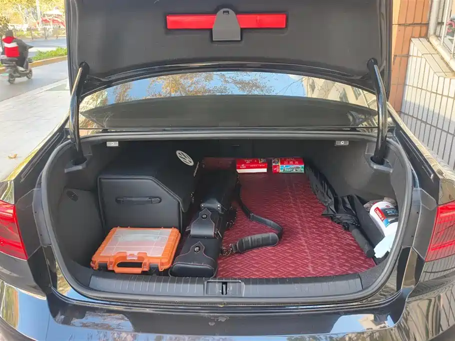 VOLKSWAGEN MAGOTAN GTE PLUG IN HYBRID