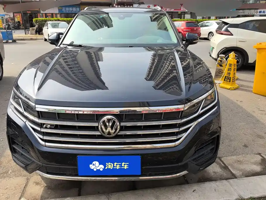 VOLKSWAGEN TOUAREG