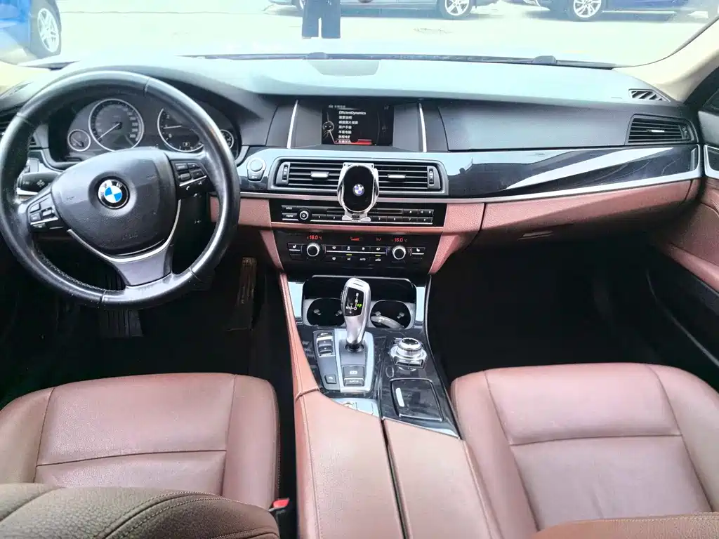 BMW 5 Series — миниатюра 14