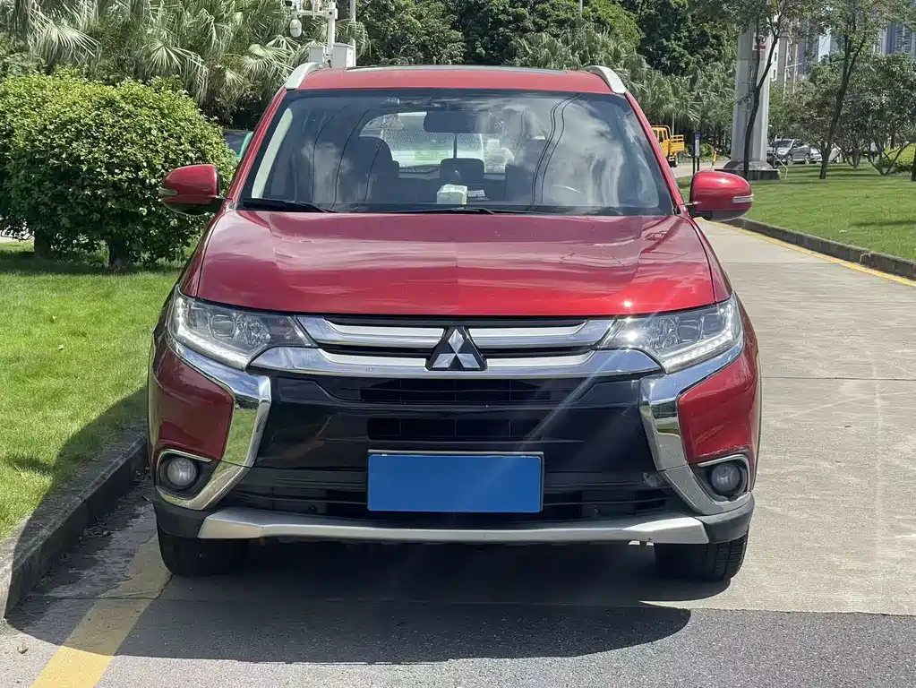 Mitsubishi Outlander 2018 2.4L Elite 5 мест