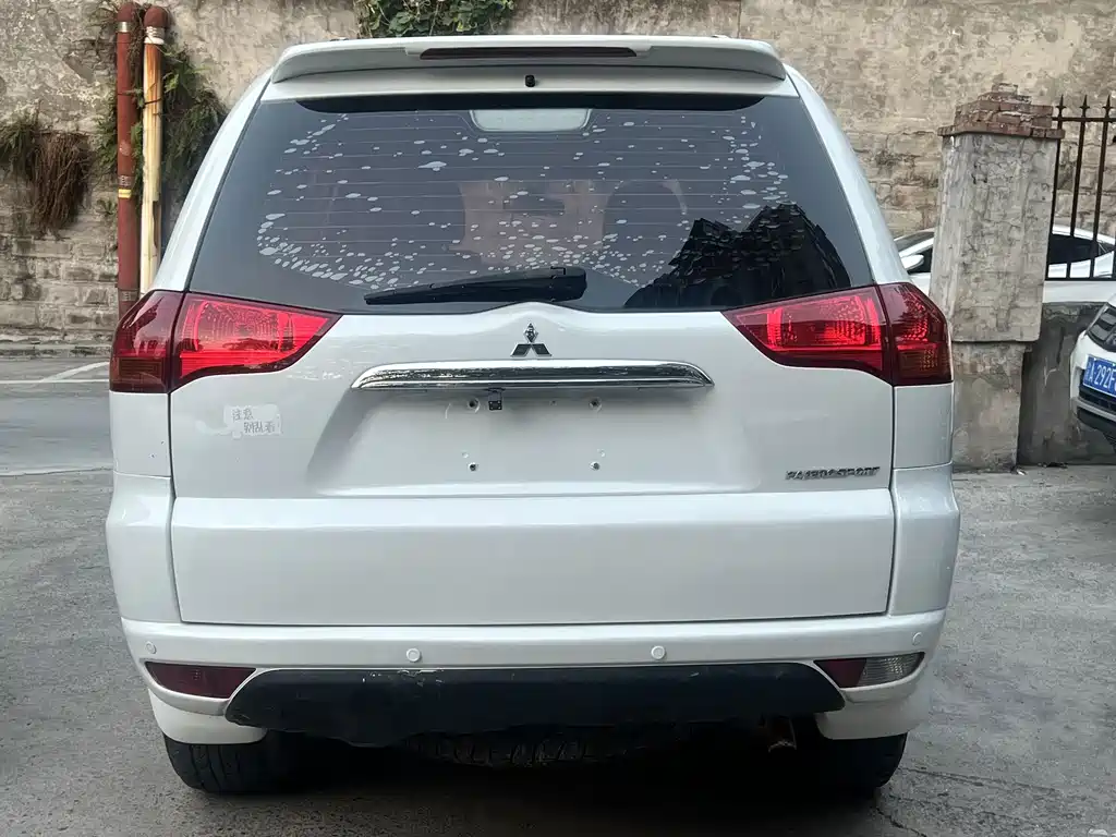 Mitsubishi Pajero Sport — миниатюра 6