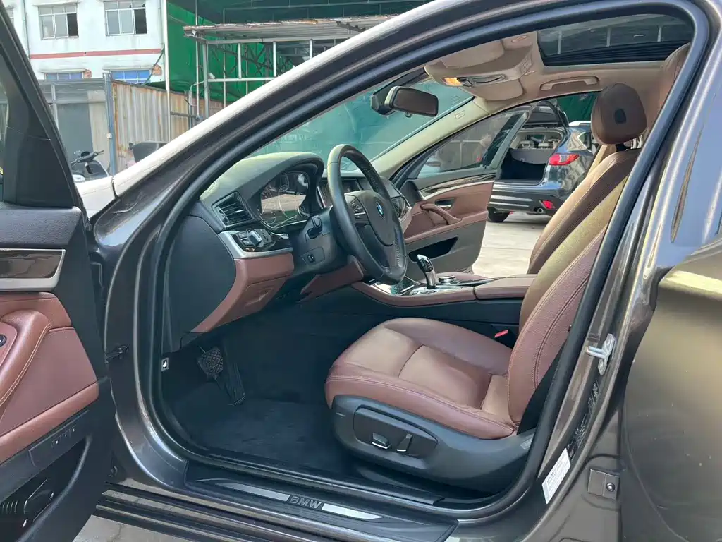 BMW 5 Series — миниатюра 4