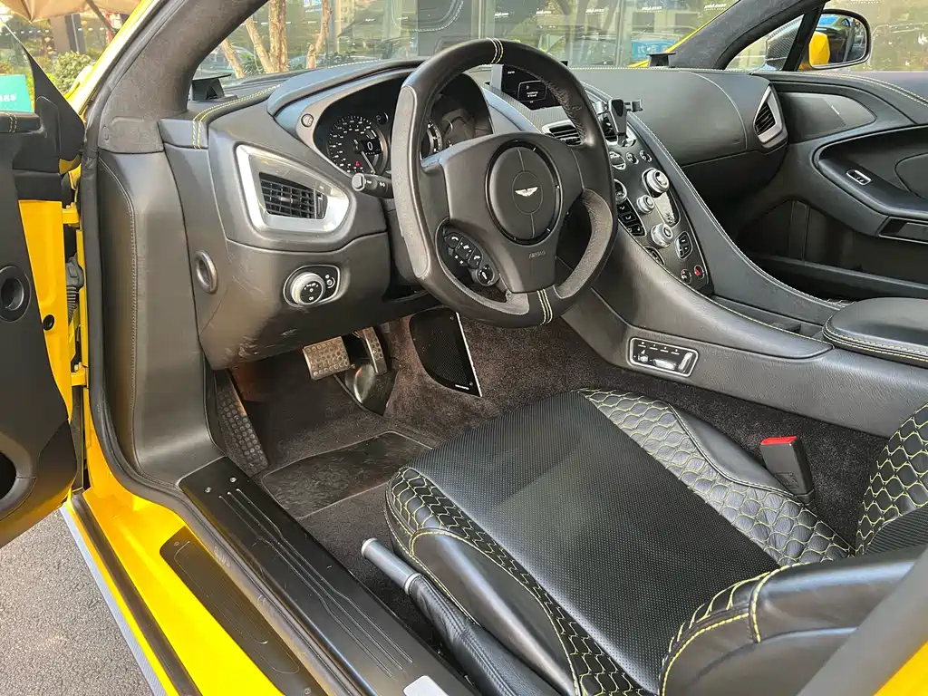 Aston Martin Vanquish — миниатюра 2