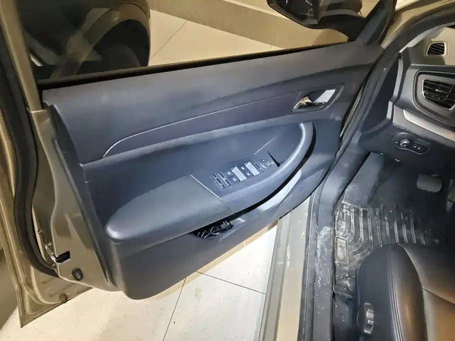 Roewe 360 — миниатюра 7