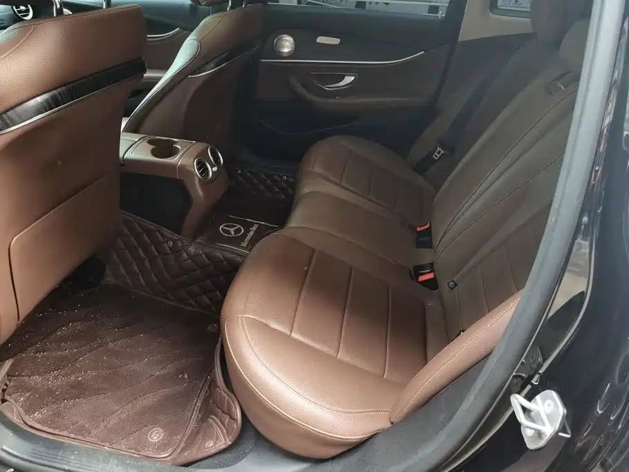 Mercedes-Benz E-Class — миниатюра 11
