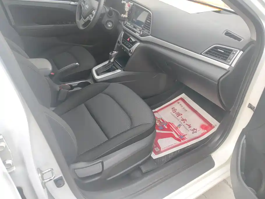 Hyundai Elantra — миниатюра 8