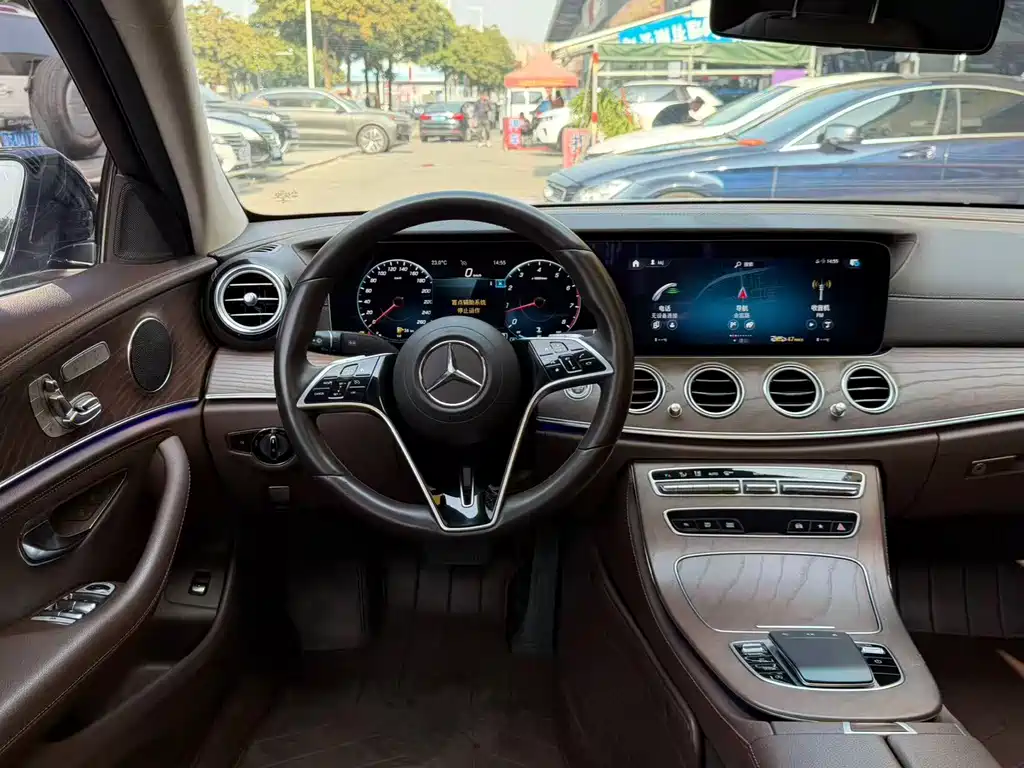 MERCEDES-BENZ E CLASS