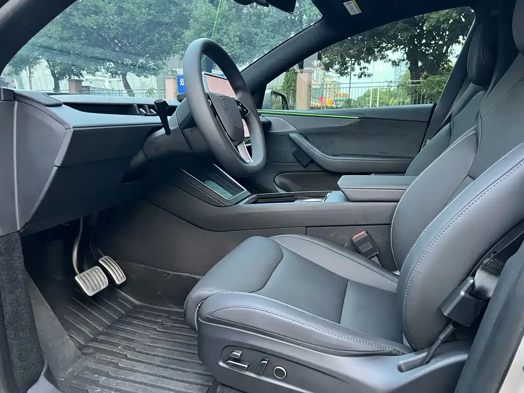 Tesla Model Y L — миниатюра 9