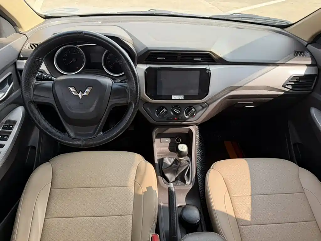 Wuling Hongguang — миниатюра 12