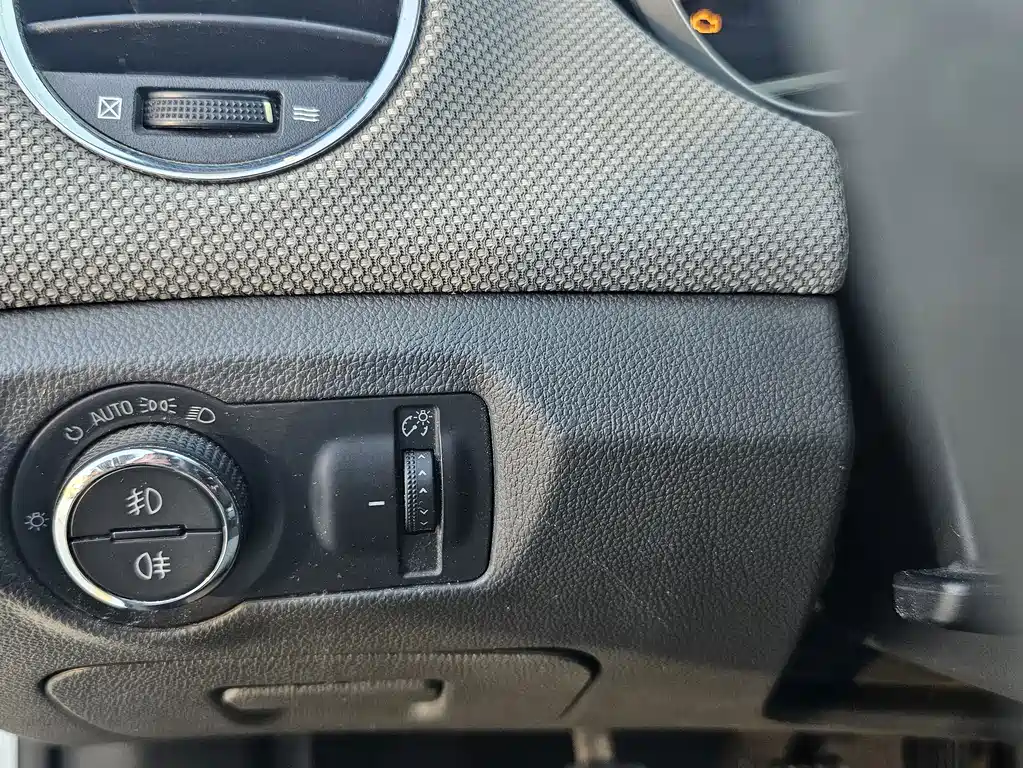 Chevrolet Cruze 1.6L SL Million Commemorative Edition MT, фото 13
