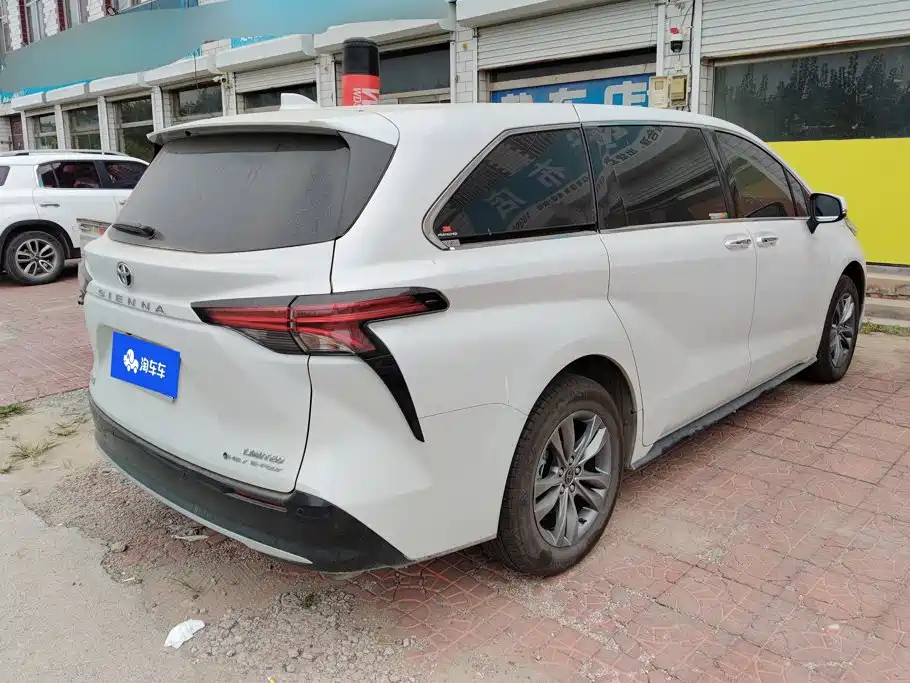 Toyota Sienna — миниатюра 3
